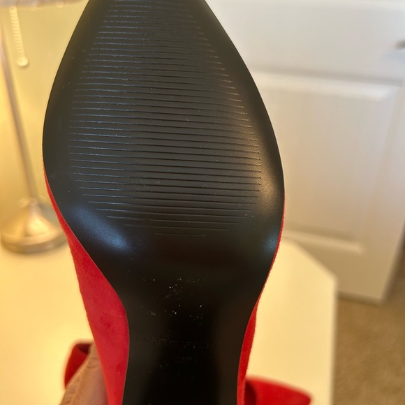 Marc Fisher, size 5.5M, red suede heel, NWOT nor box, never worn,new condition! - Picture 7 of 8